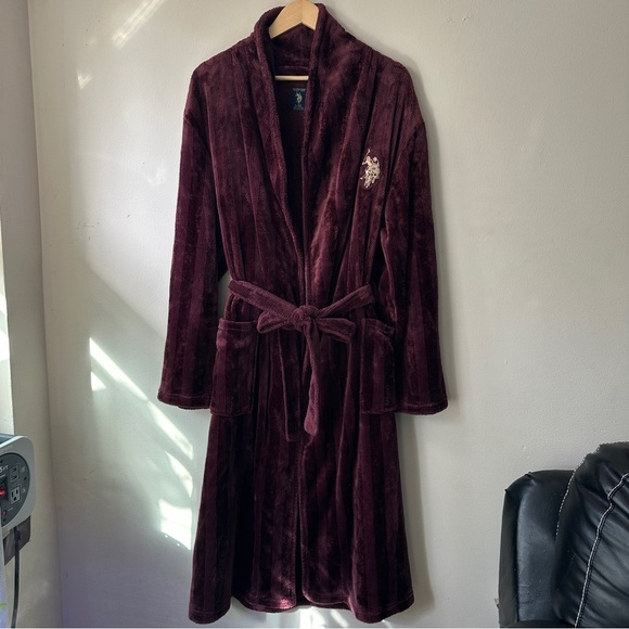 U.S. Polo Assn. Rich Burgundy Plush Robe - Picture 2 of 5